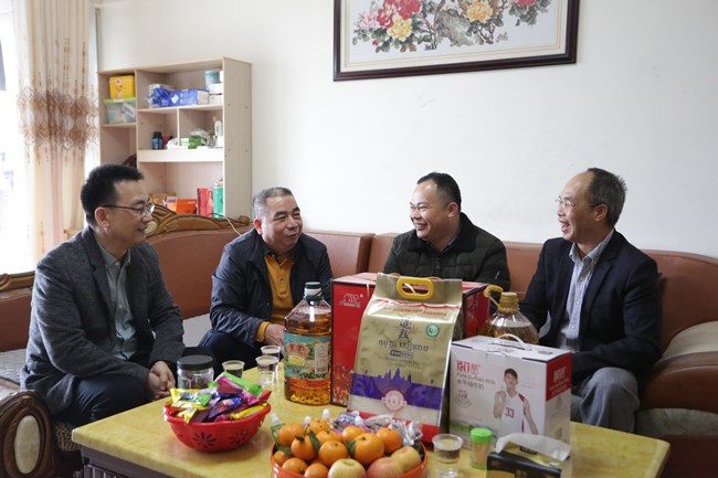 慰问现场（修图）.jpg